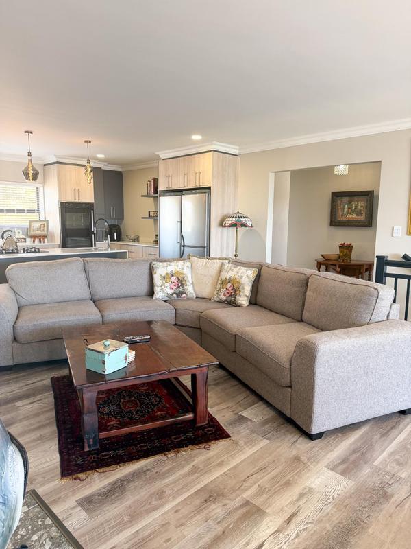 5 Bedroom Property for Sale in Reebok Western Cape